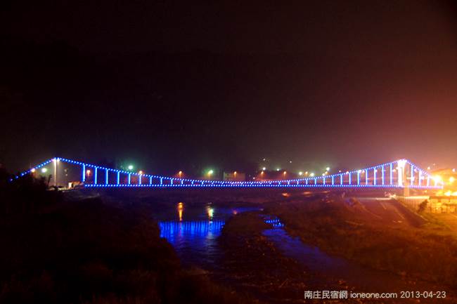 康濟吊橋的迷人夜景